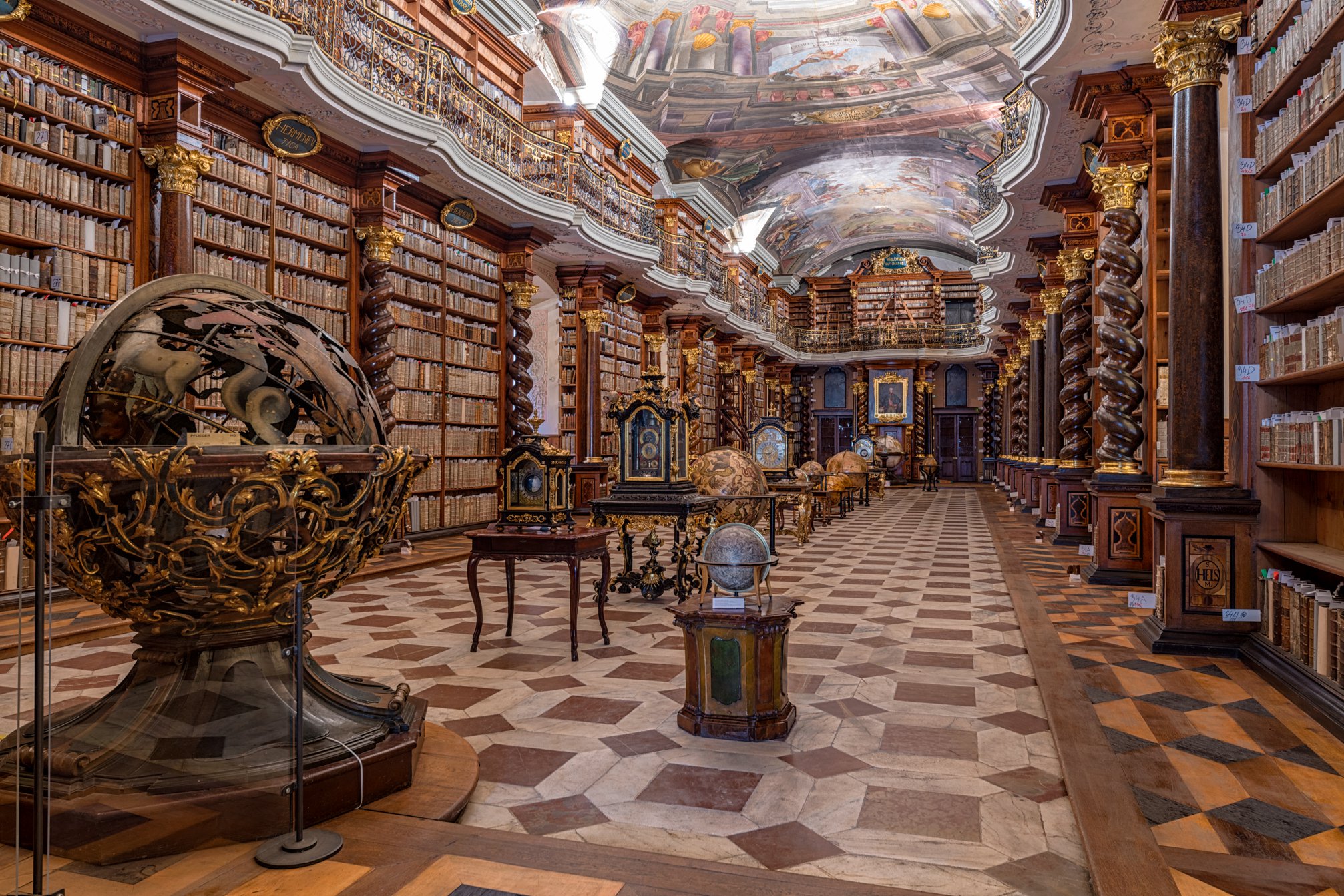 B+N takarítja a csehországi könyvtárat