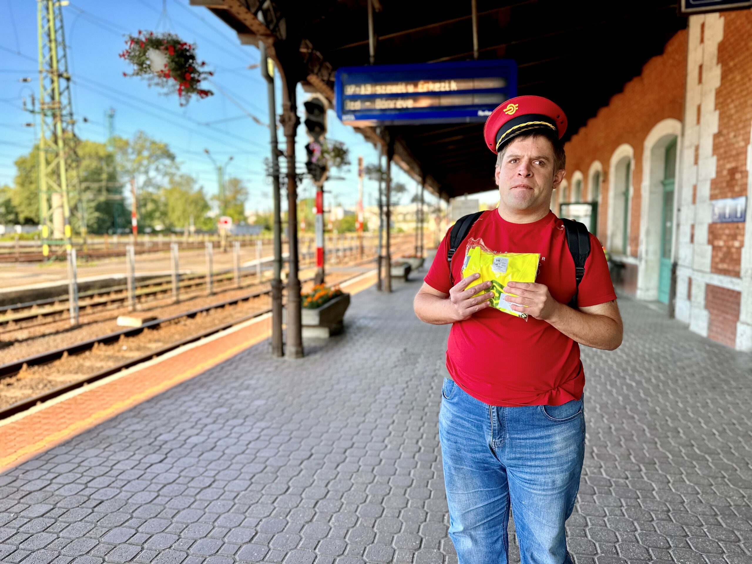 B+N Referencia Zrt - Valóra vált álom: Autista fiatalember utazhatott a Tokaj InterCity mozdonyán!