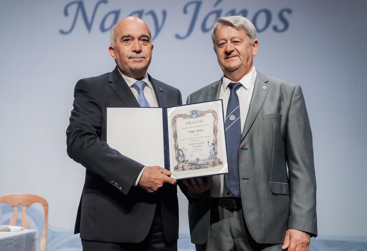 Nagy János, a B+N Referencia Zrt. Üzemeltetési Igazgatóságának szenior szakértője kapta idén a magyar villamosipar legnagyobb független szakmai szervezetének, a Magyar Elektrotechnikai Egyesületnek (MEE) legjelentősebb díját.