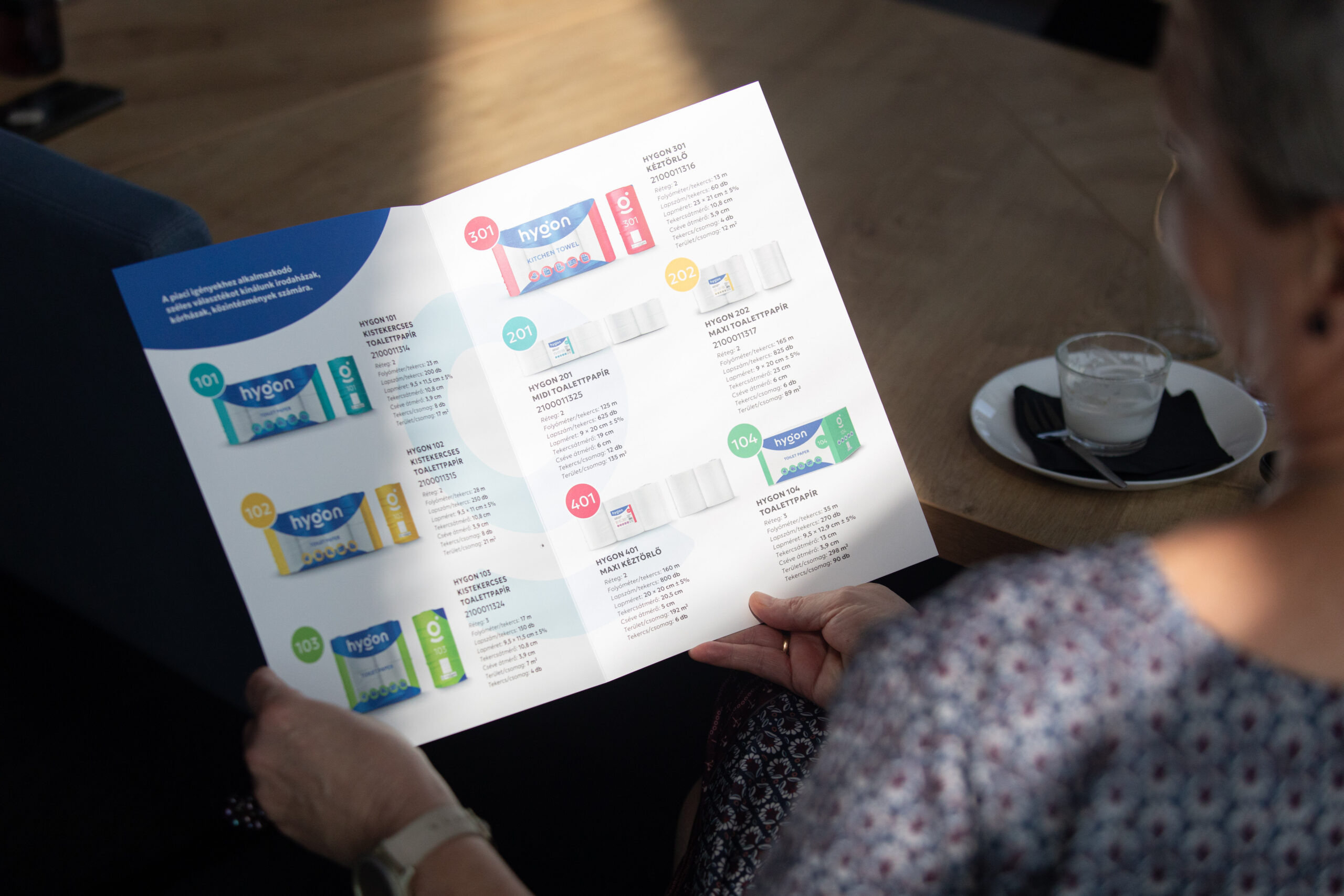 A higiéniai papírpiac trendjei ma már messze túlmutatnak az alapfunkción: a fogyasztók egyre tudatosabbak, árérzékenyebbek, és nyitottak az innovációkra. A Trade magazin összefoglaló cikkében ezekről a változásokról ír – megszólal benne a B+N Referencia Zrt. is, ahol a fenntartható és tudatos fejlesztések kiemelt szerepet kapnak.