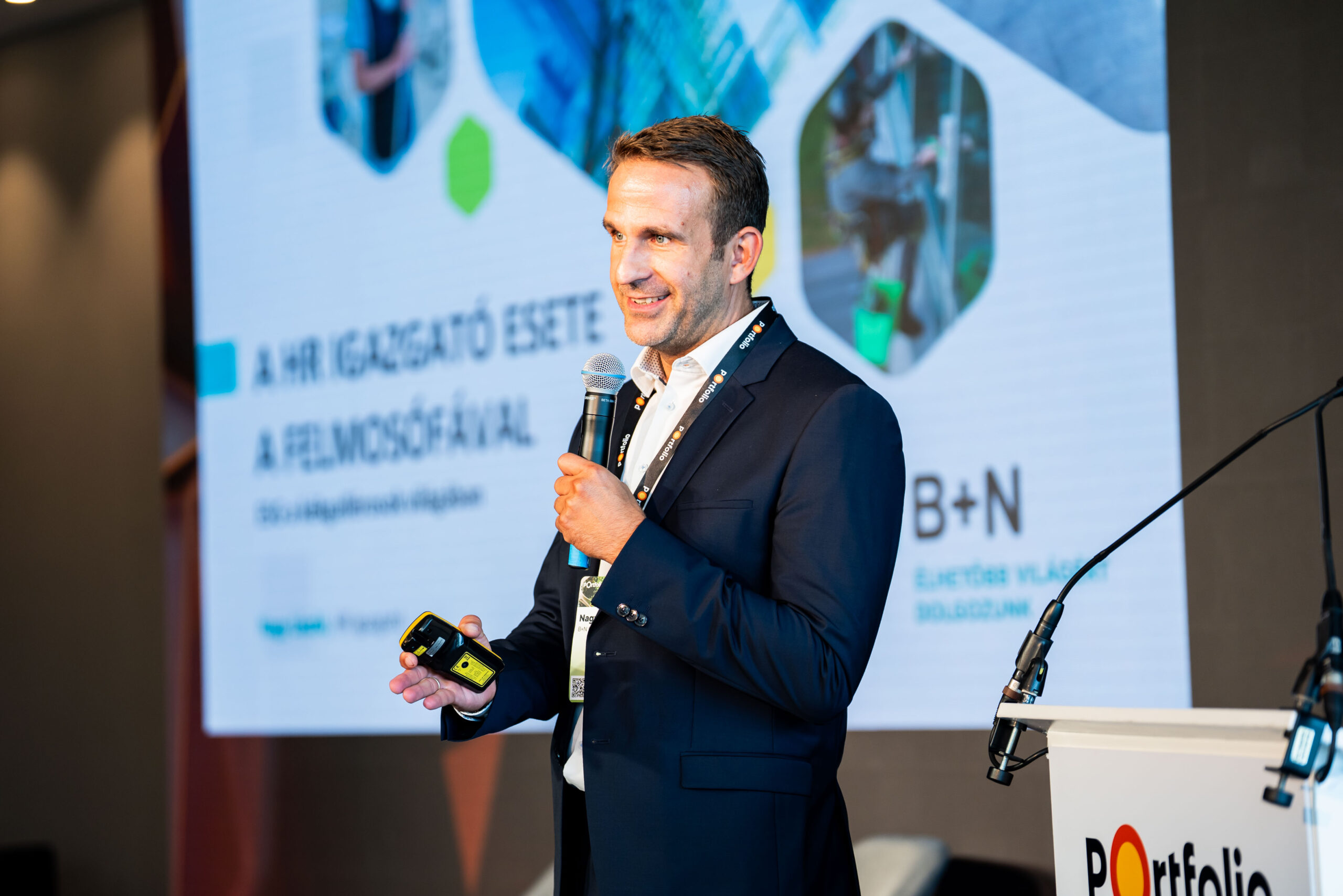 Nagy László, a B+N Referencia Zrt. HR-igazgatója a Portfolio Sustainable World 2025 konferencián mutatta be az „Egy nap a site-on” programot